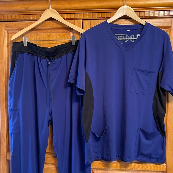 Men’s BeneFit Scrub set - Picture 1 of 4